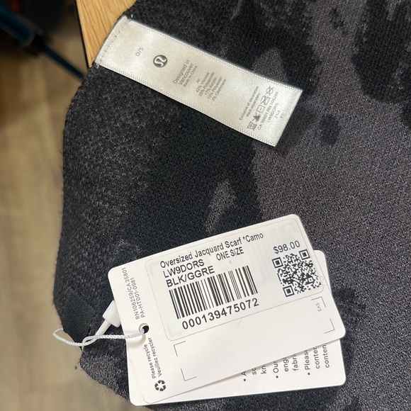 NWT oversized jacquard scarf camo - Picture 3 of 10